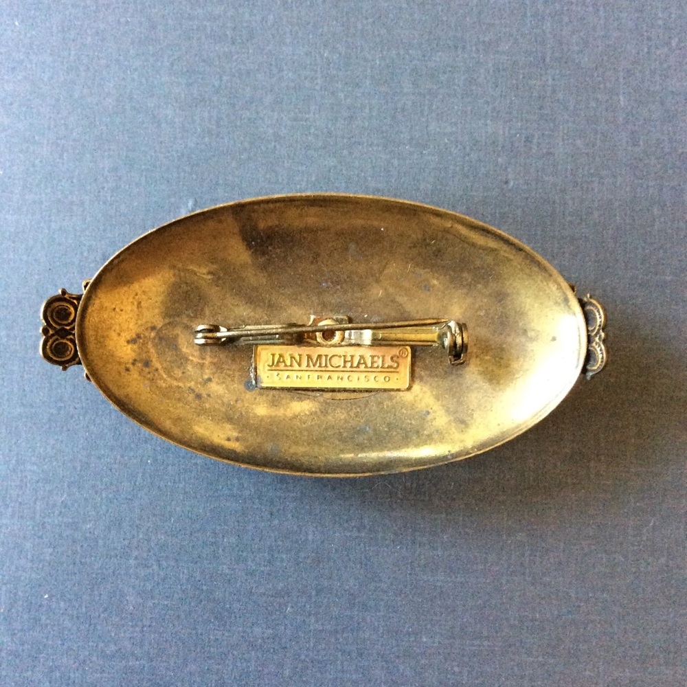 Vintage Jan Michaels Victoria Revival Brooch. - Picture 3 of 11